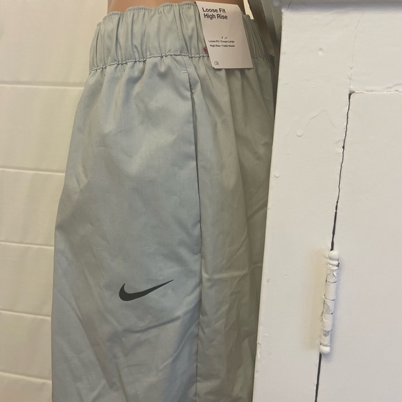 Nike Sportswear Essential Women’s High Rise Curve Pants Woven NEW - Picture 6 of 6